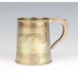 A Georgian design silver mug with reeded decoration Birmingham 1928 10.5cm, 349 grams