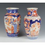 An early 20th Century fluted Imari oviform vase decorated with panels of flowers 31cm, a ditto