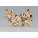 A 9ct yellow gold seed pearl floral bar brooch 42mm