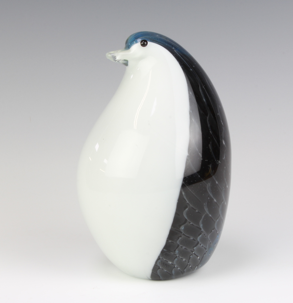 A Studio Glass figure of a penguin 19cm