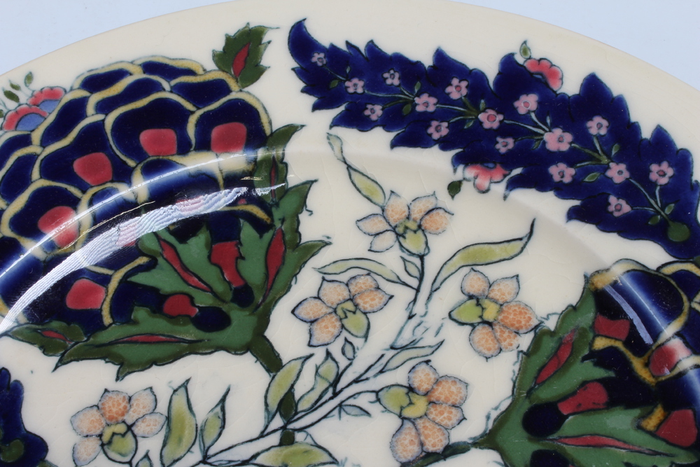 A Zsolnay plate decorated with stylised flowers 21cm - Image 5 of 5