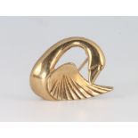 A 9ct yellow gold swan brooch 3.7 grams