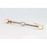 An Edwardian 15ct yellow gold diamond, pink, grey and white pearl bar brooch, 65mm, 3.9 grams