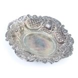 A Victorian style silver bon bon dish London 1960, 15.5 cm