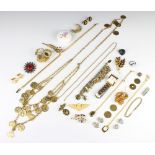 A quantity of vintage costume jewellery