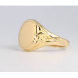 A gentleman's 18ct yellow gold oval signet ring 7.7 grams, size X