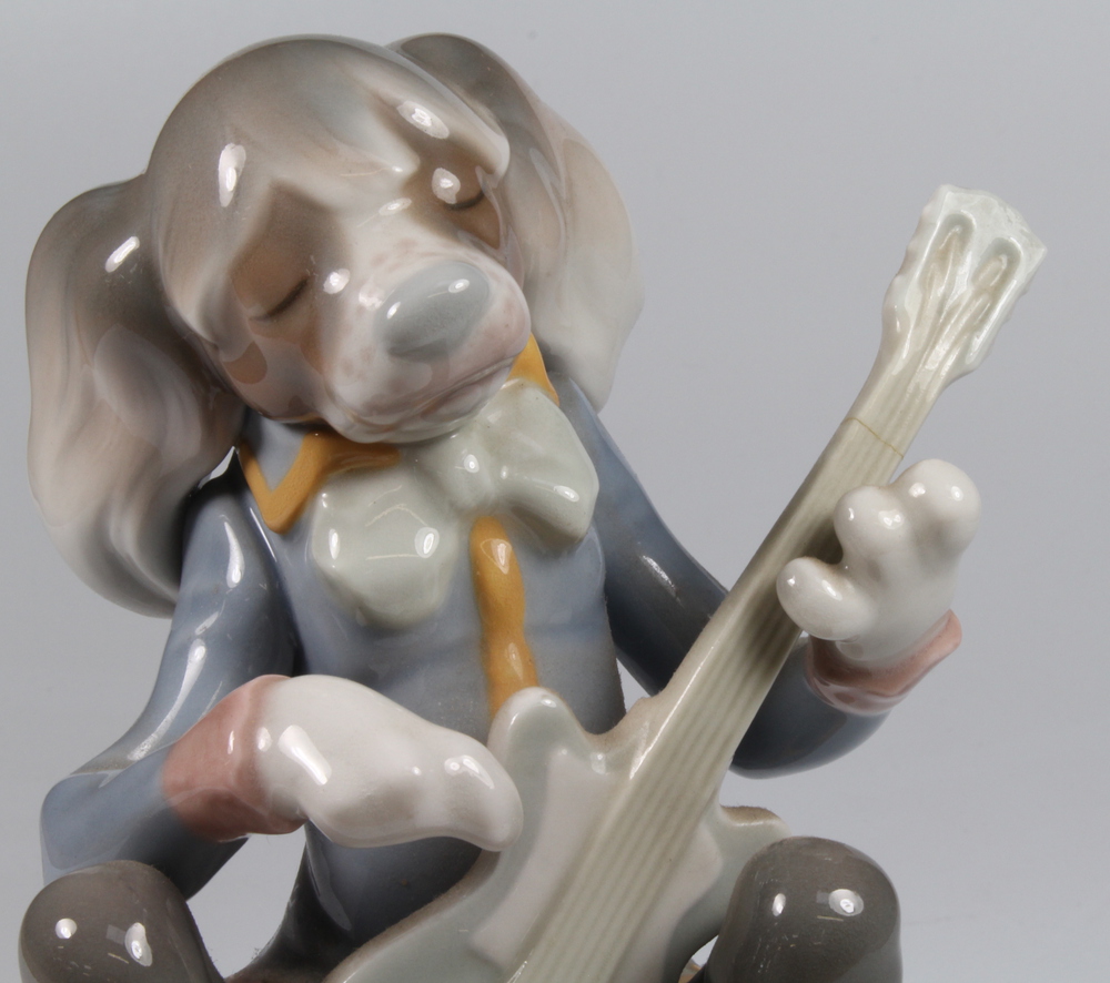 A Lladro 5 piece band of dog musicians 15cm, 20cm, 19cm, 22cm and 22cm - Image 8 of 8