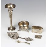 An Edwardian silver novelty stamp holder in the form of an envelope and minor silver items 95 grams