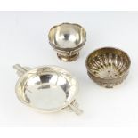 An Art Deco silver quaich, Birmingham 1933, 2 silver bowls, 178 grams