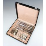 Six Continental silver dessert forks and knives, cased, 220 grams