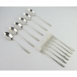A set of 6 silver dessert forks and spoons, Sheffield 1961 and 1962, 493 grams