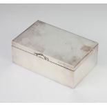 A Continental silver rectangular cigarette box 12cm
