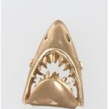 A 9ct yellow gold sharks head pendant, 6.3 grams