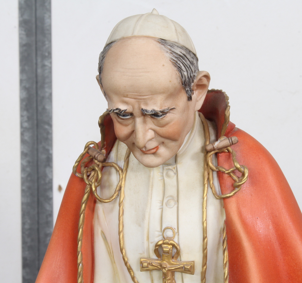 A limited edition Capodimonte figure group - Papal Blessing Pope Paul VI Commemorating Holy Year - Image 2 of 3