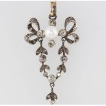 A yellow gold diamond and pearl pendant in the Edwardian style 33mm