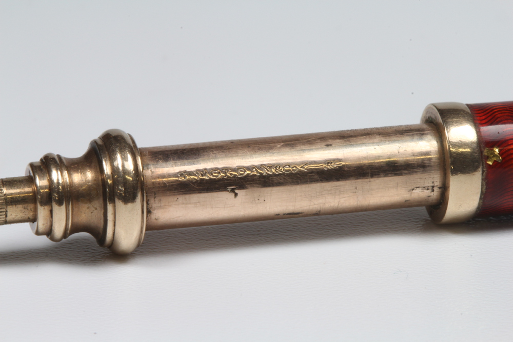 An Edwardian gilt and enamelled propelling pencil by S Morden & Co, 10cm There is a chip to the - Image 3 of 4
