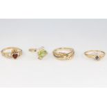 Four 9ct yellow gold gem set rings sizes J, O, O and Q, 7.9 grams