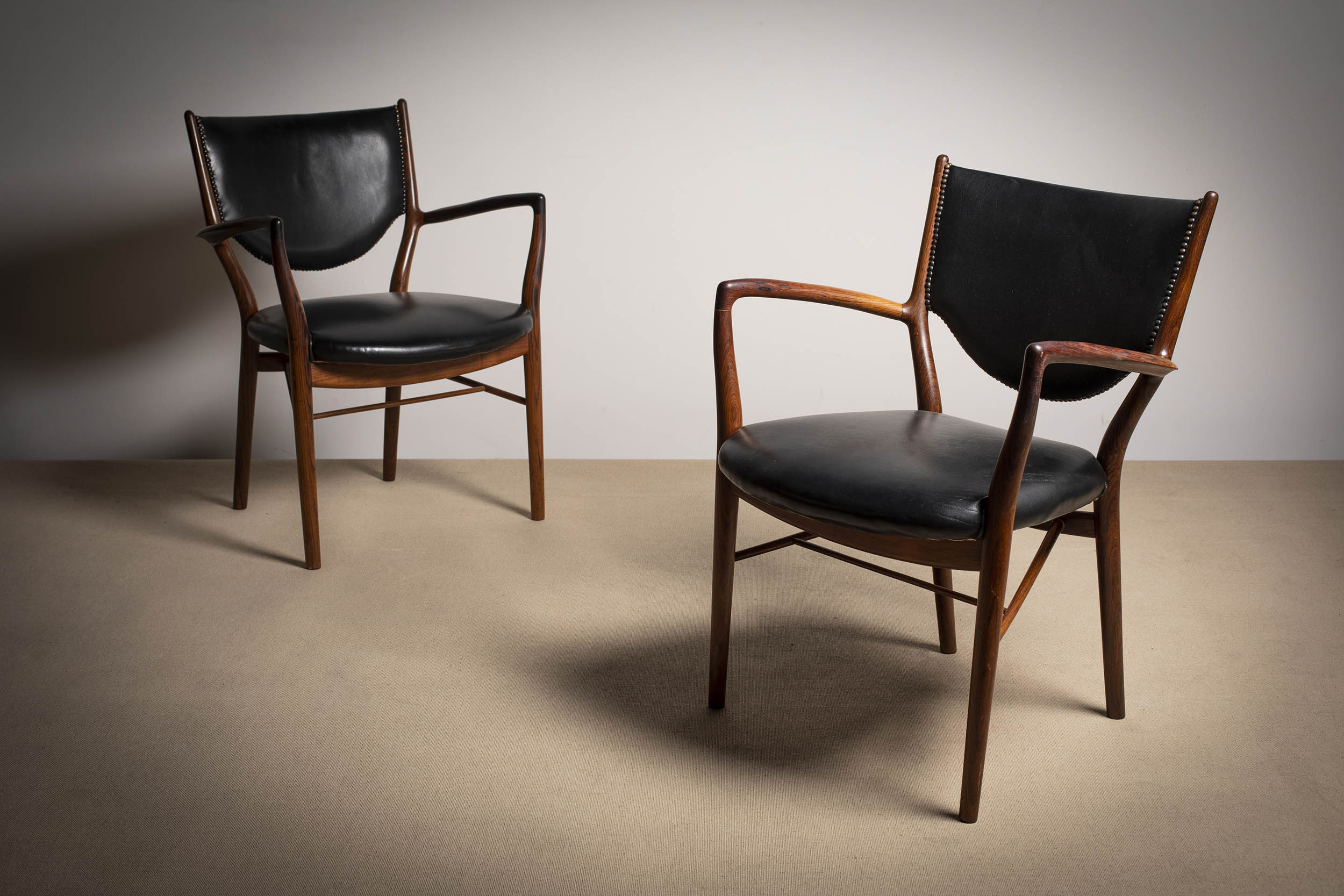 A PAIR OF ROSEWOOD 'FINN JUHL 46' ARMCHAIRS