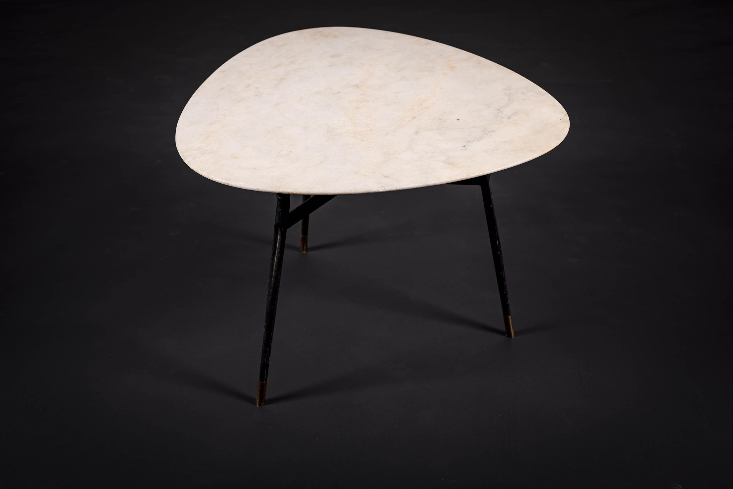 A SHAPED MARBLE TOPPED OCCASIONAL TABLE, ITALIAN, on metal tapering legs, 60cm (w)