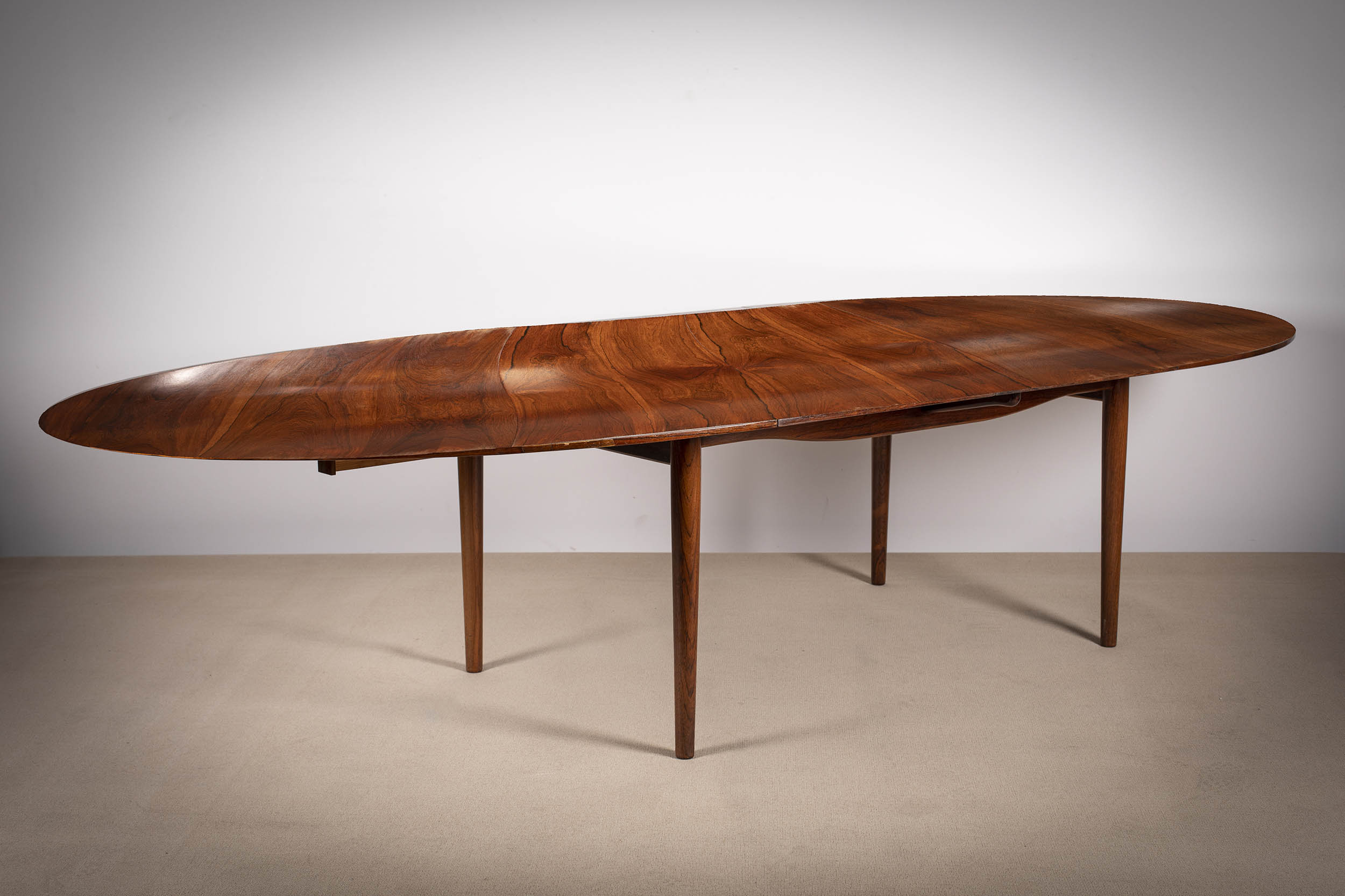 A ROSEWOOD EXTENDABLE 'JUDAS STYLE' DINING TABLE