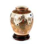 A GOOD QUALITY EARLY 20TH CENTURY JAPANESE SATSUMA EARTHENWARE VASE of ovoid form decorated with