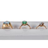 A LADY'S 9CT YELLOW GOLD CROSS-OVER TWIN STONE RING, a ditto 9ct gold green stone RING and a