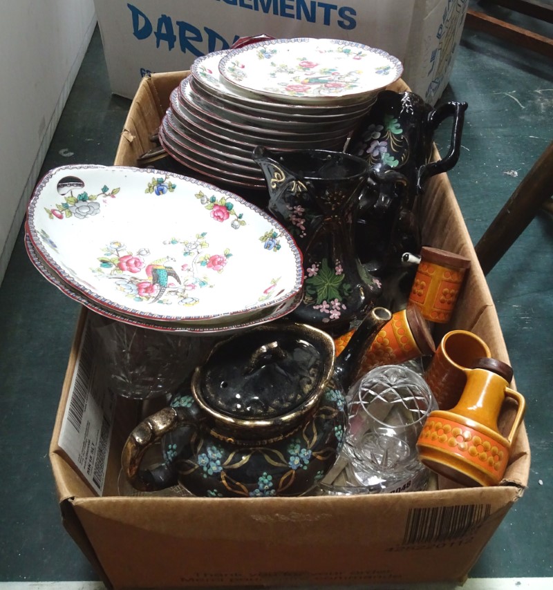 A box of miscellaneous featuring ceramics and glassware CONDITION: Please Note - - Image 3 of 4