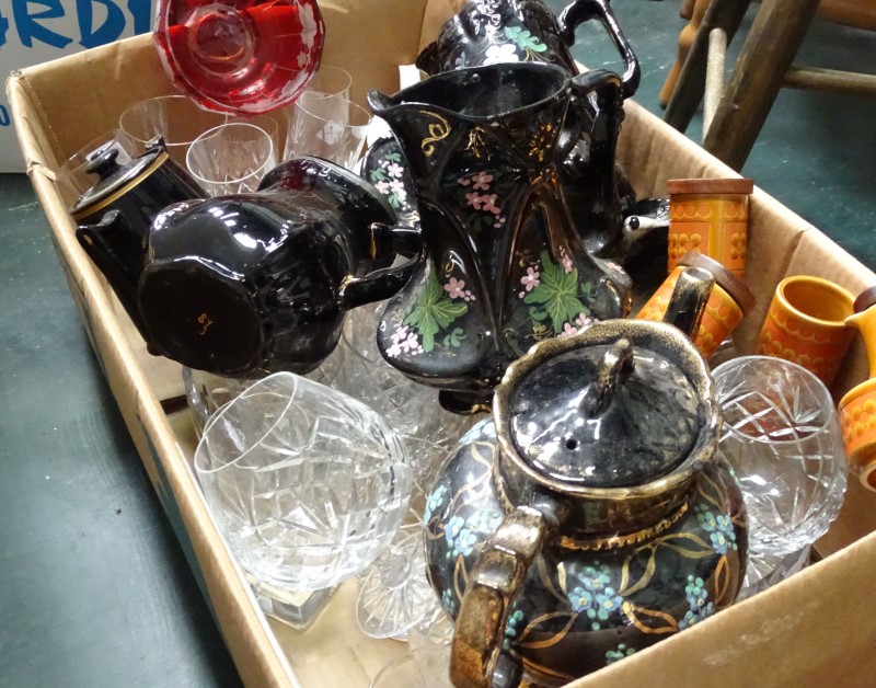 A box of miscellaneous featuring ceramics and glassware CONDITION: Please Note - - Image 2 of 4