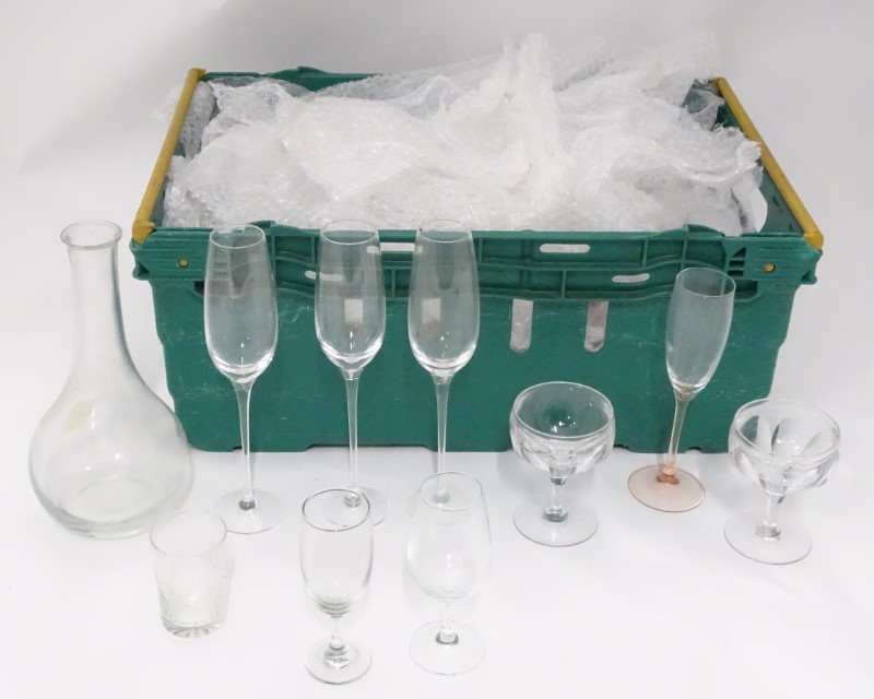 A quantity of assorted glass, to include a decanter, champagne flutes etc. - Image 3 of 3