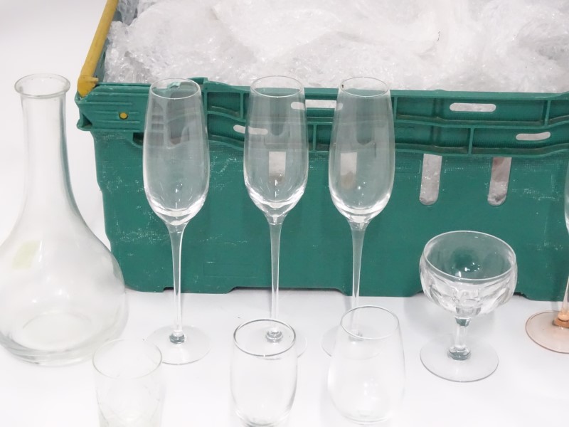 A quantity of assorted glass, to include a decanter, champagne flutes etc.