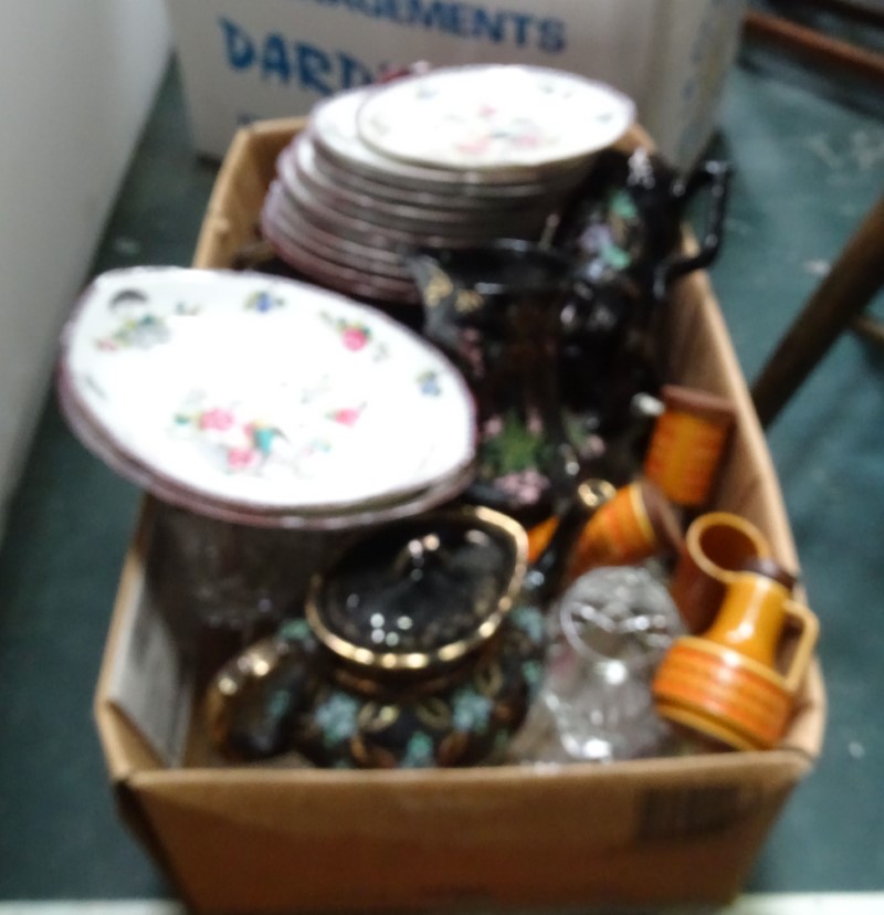 A box of miscellaneous featuring ceramics and glassware CONDITION: Please Note -