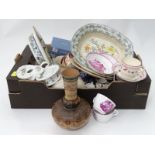 A box of assorted ceramics CONDITION: Please Note - we do not make reference to the