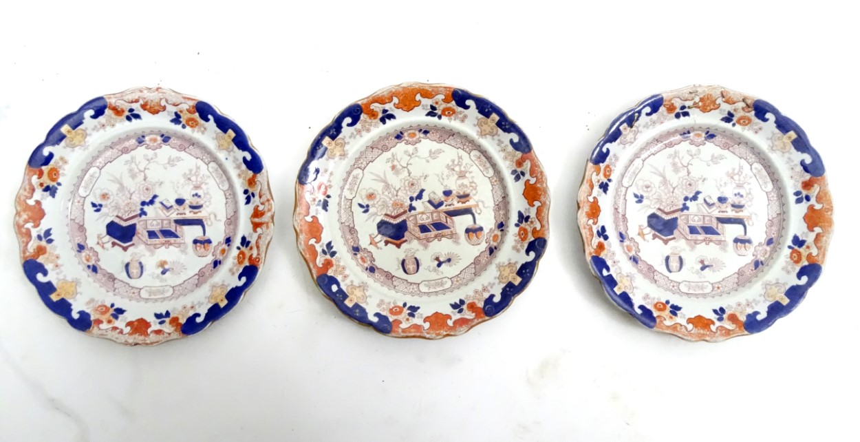 An assorted quantity of iron stone china dinner wares with a chinoiserie scene and clobbered - Image 5 of 15