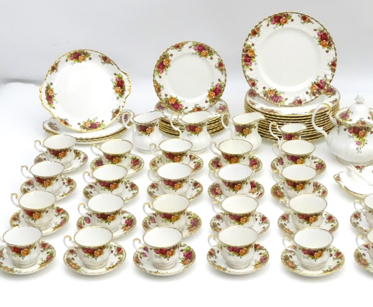 A large quantity of Royal Albert dinner wares in 'Old Country Roses', to include plates, teapots, - Image 10 of 14