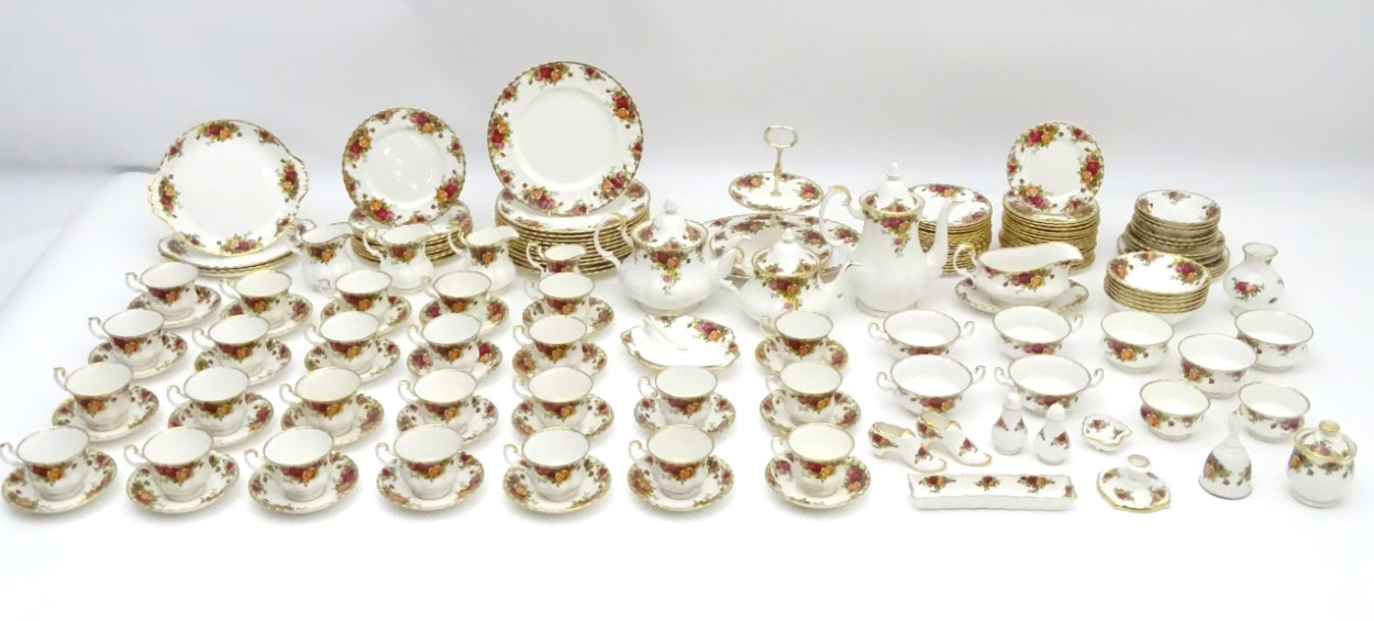 A large quantity of Royal Albert dinner wares in 'Old Country Roses', to include plates, teapots, - Image 13 of 14