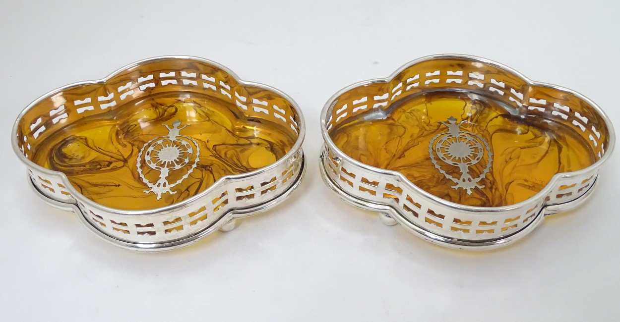 A pair of 21stC silver plate quatreform coasters with faux tortoiseshell bases 6" wide - Image 5 of 8