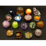 Paperweights: 18 assorted paperweights, makers to include Langham, Caithness,