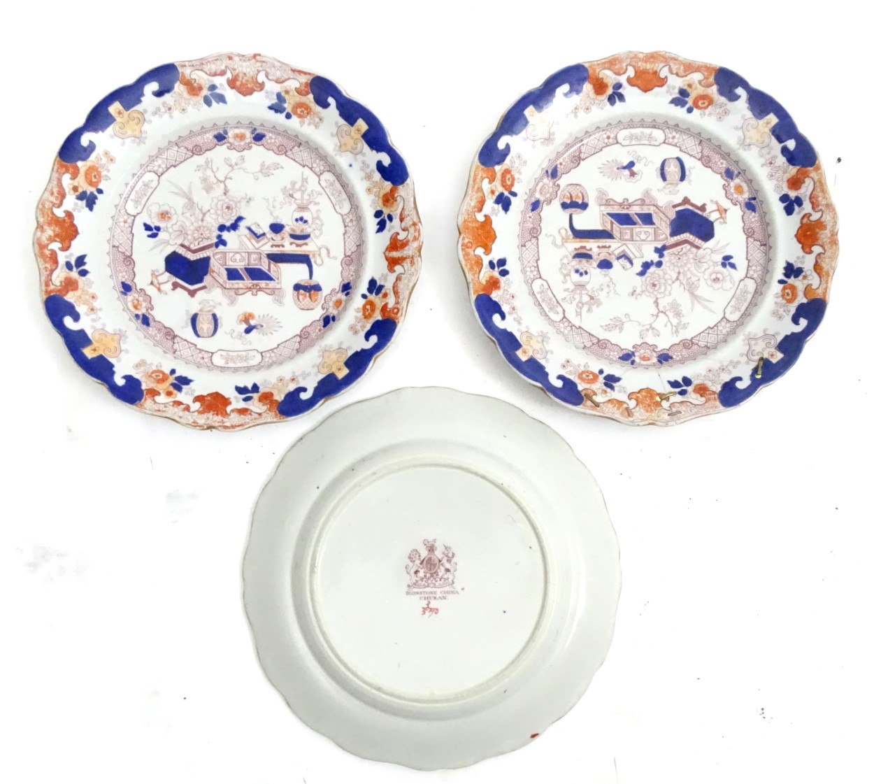 An assorted quantity of iron stone china dinner wares with a chinoiserie scene and clobbered - Image 14 of 15