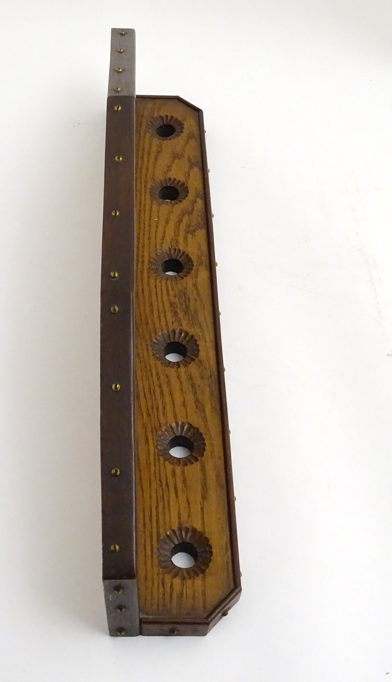 Pipe smoking: An early 20thC oak pipe rack, with provision for nine pipes, - Image 6 of 12