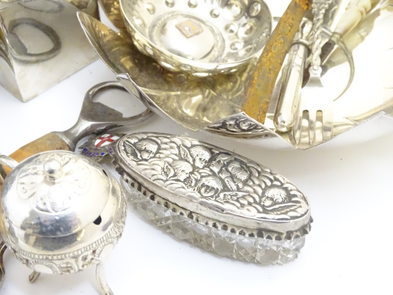 Assorted silver plated wares to include coffee pot, sugar bowls, tray, toast rack , mug, - Image 9 of 13