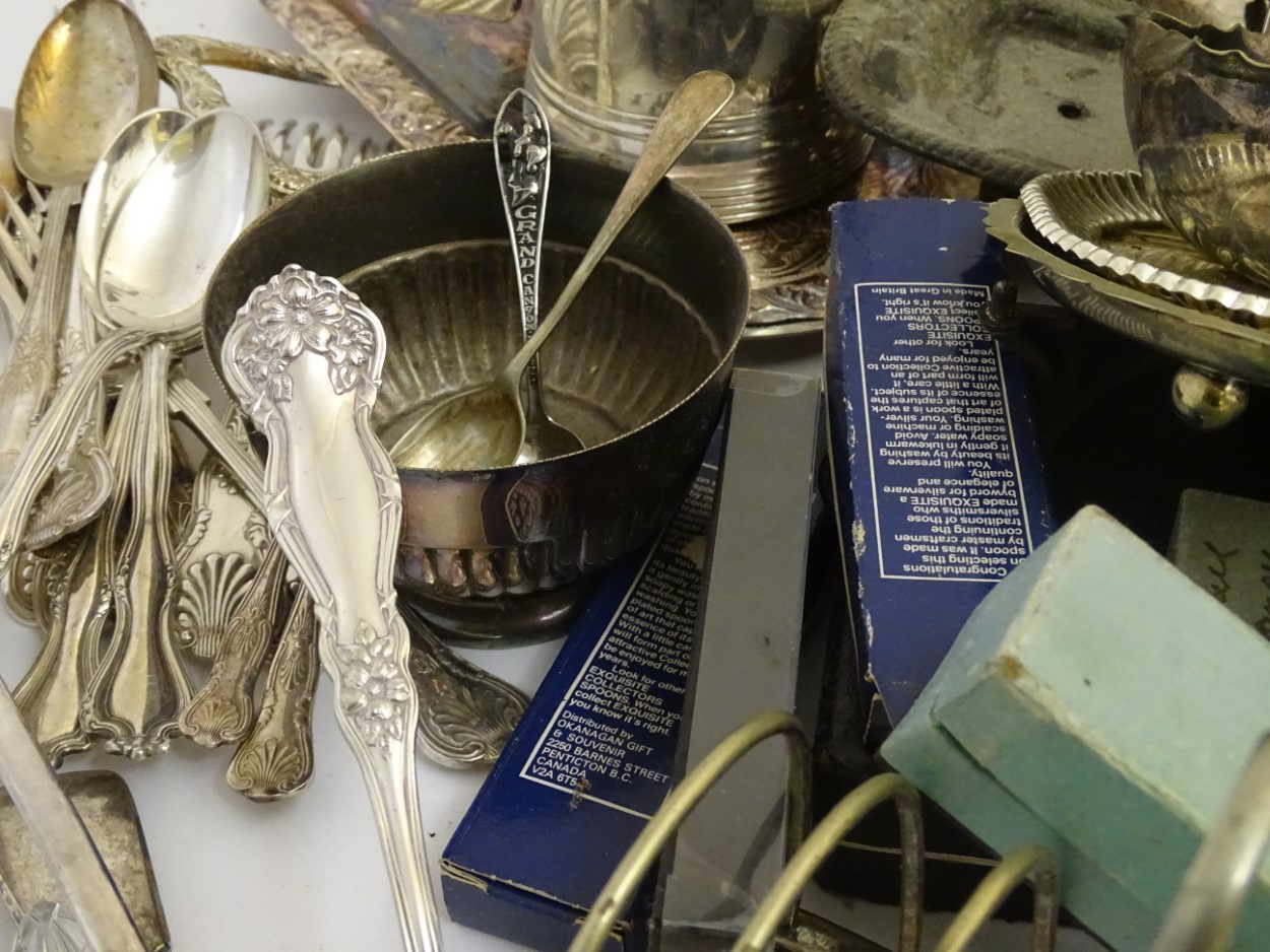 Assorted silver plated wares to include coffee pot, sugar bowls, tray, toast rack , mug, - Image 6 of 13