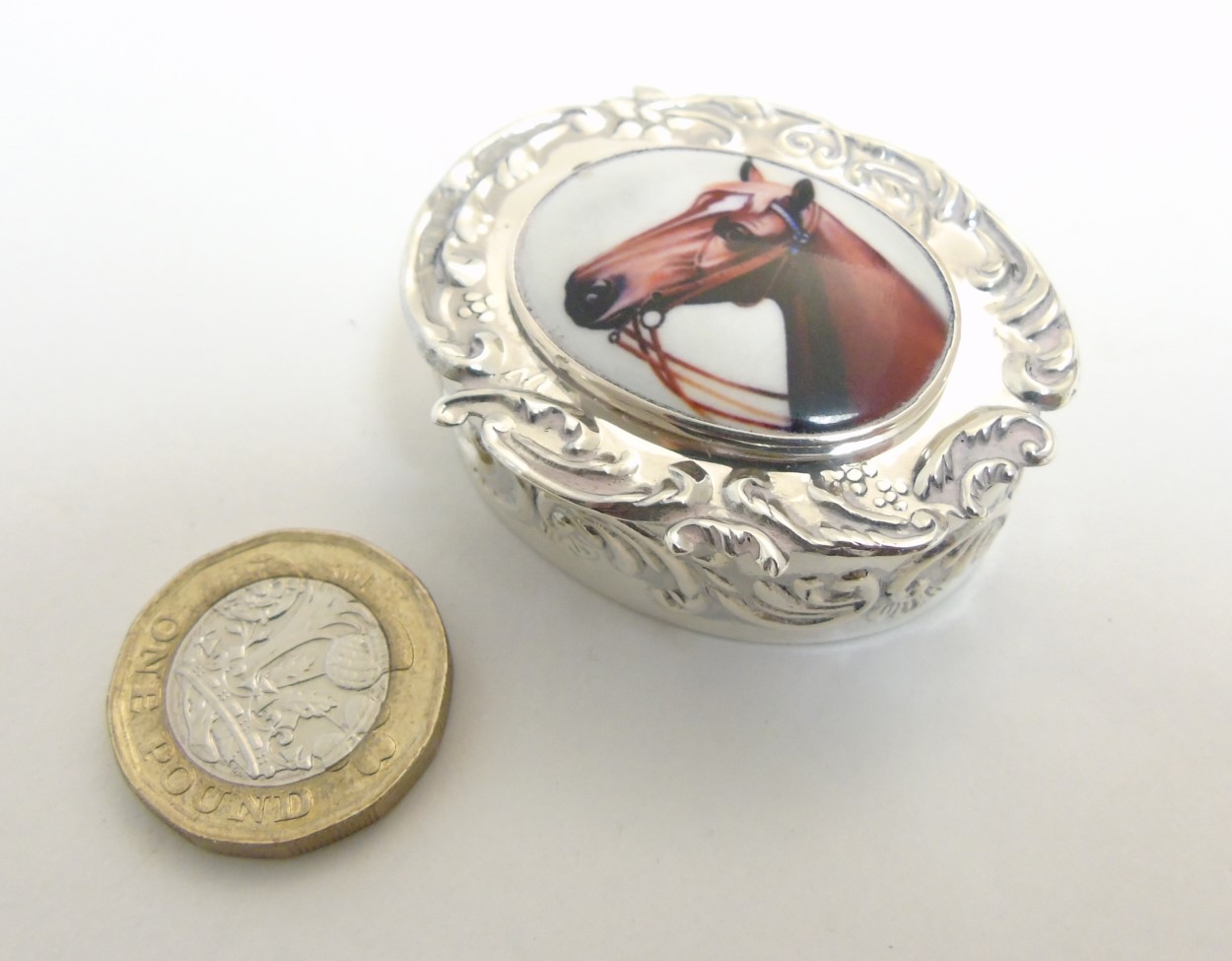 A pill box of ovoid form having enamel cabochon to lid, depicting a horses head, - Image 4 of 7