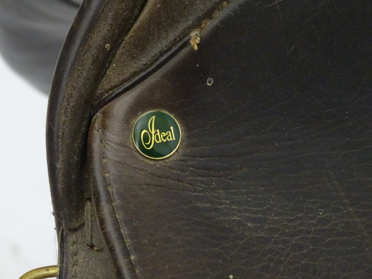 Equestrian: a brown leather English hunting saddle by the Ideal Saddle Co, Walsall, - Image 2 of 6