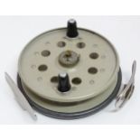 Coarse Fishing : a mid 20 thC 'Strike Right Questaflo ' centre pin 4 1/3” reel