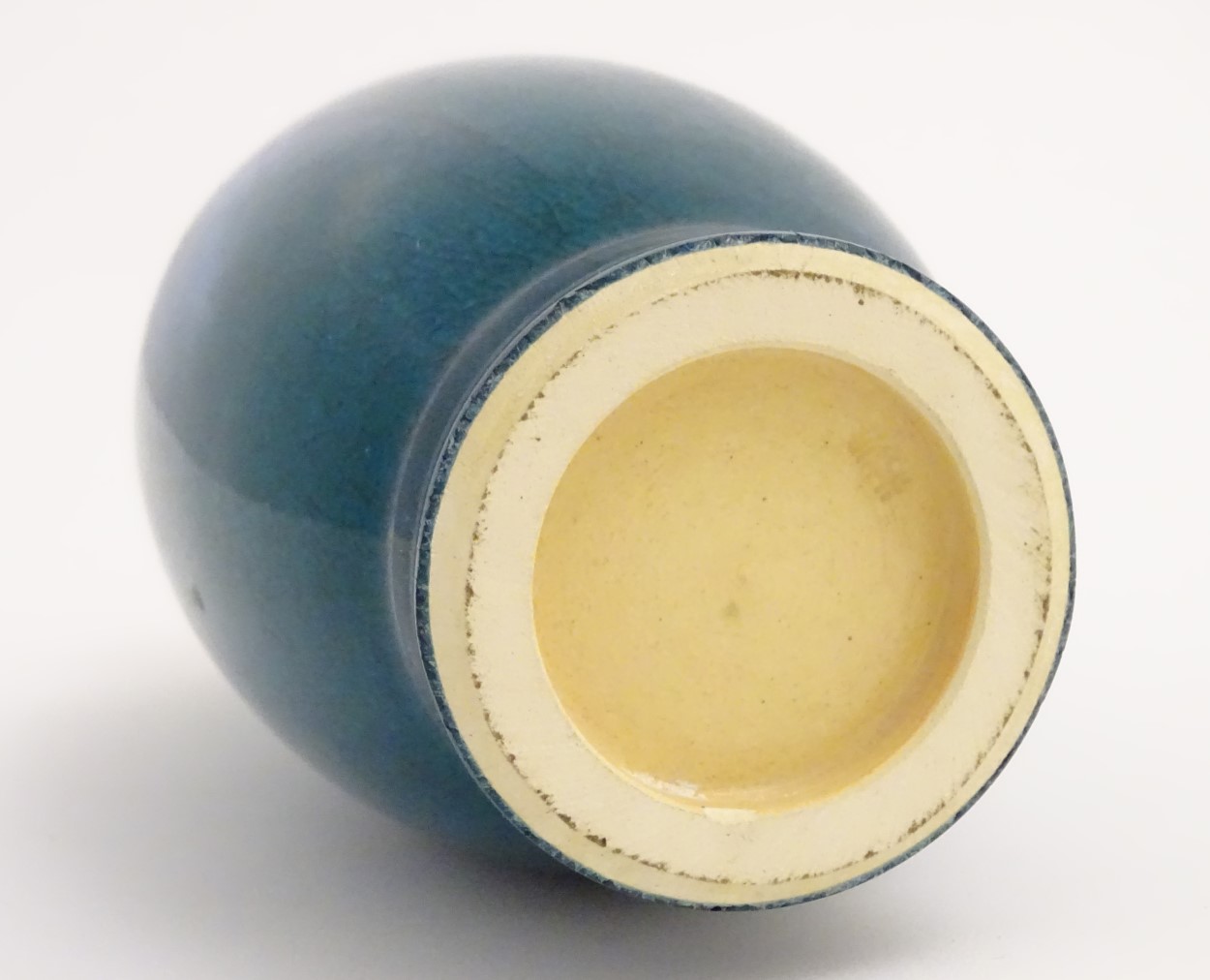 An oriental vase of ovoid form with a flared rim and base with craquelure decoration. Approx. - Image 2 of 6