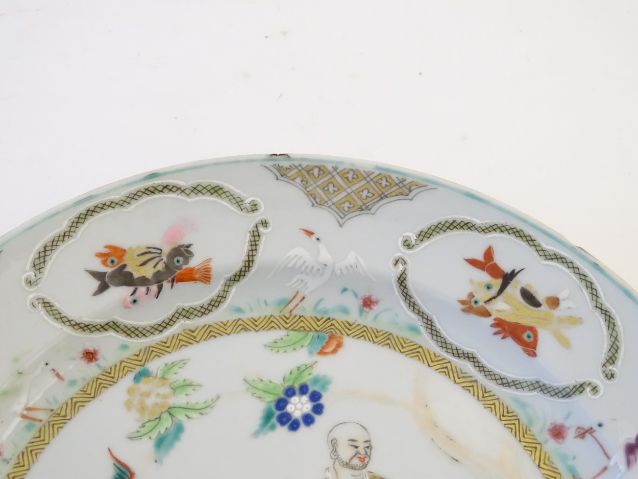 A Chinese famille verte plate with gilt highlights, decorated with four figures in a garden, - Image 4 of 5