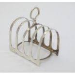 A silver 5-bar toast rack hallmarked Sheffield 1908 maker Harrison Brothers & Howson.