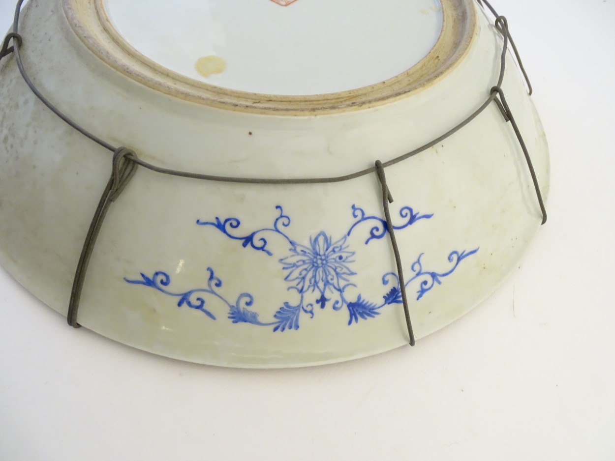 An Oriental bowl decorated with stylised flowers, with a scrolling blue floral design to reverse. - Image 3 of 5