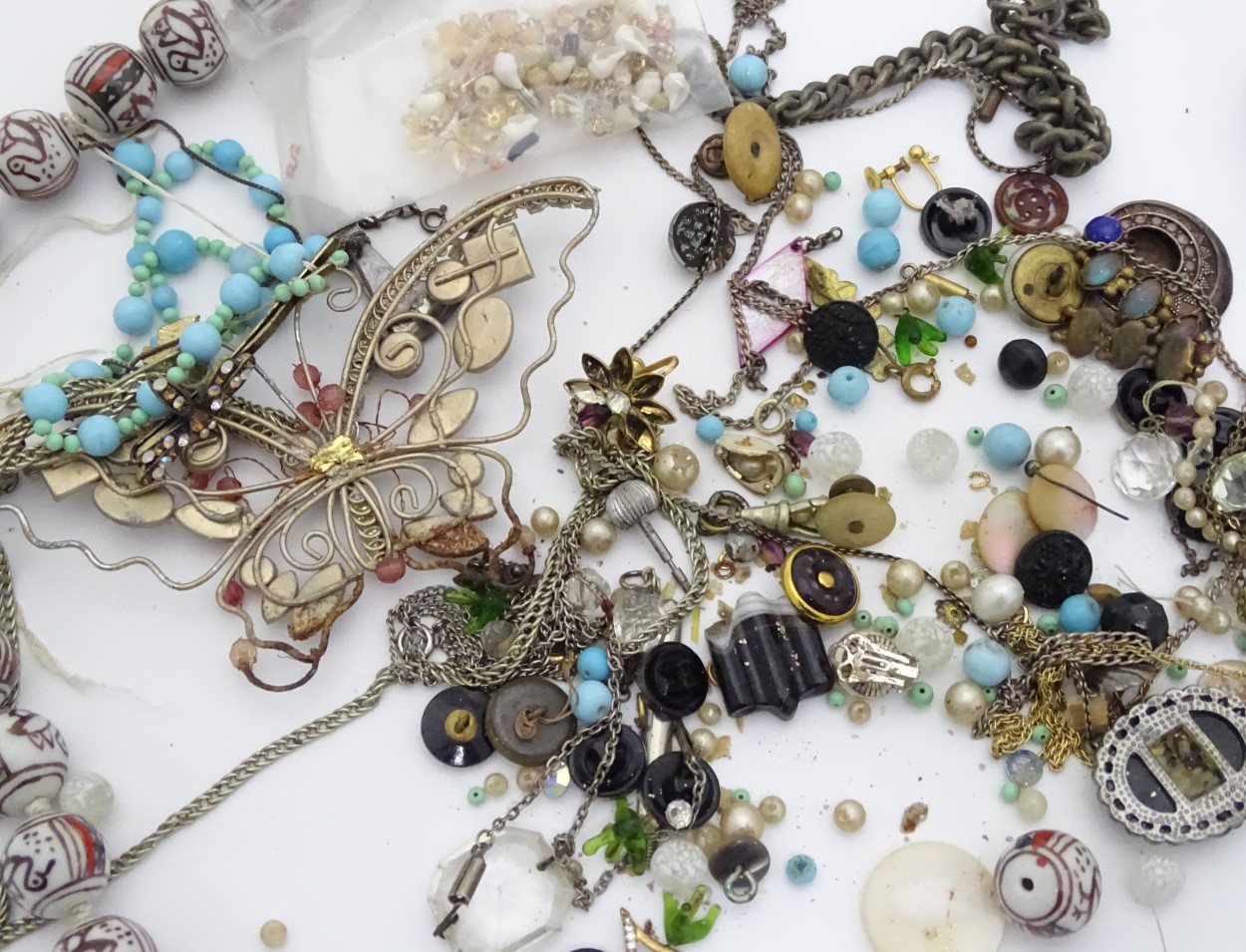 A quantity of costume jewellery CONDITION: Please Note - we do not make reference - Image 2 of 4