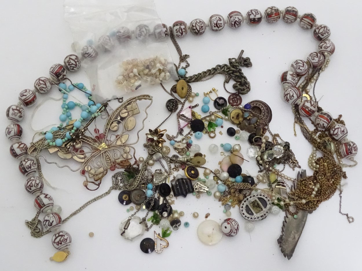 A quantity of costume jewellery CONDITION: Please Note - we do not make reference - Image 4 of 4